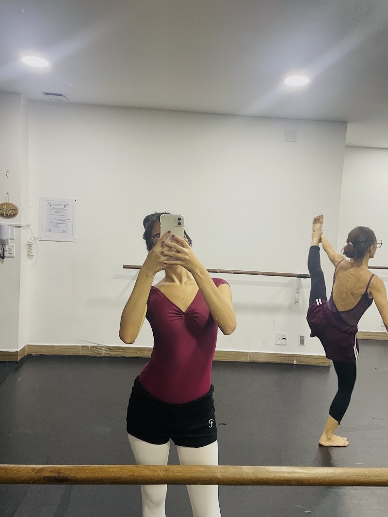 Pointee Escola de Danças